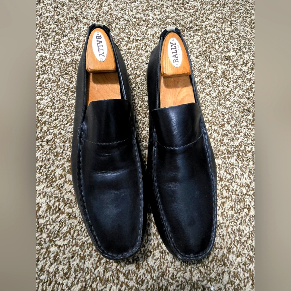 Gucci Black Leather Slip-On Loafers with Apron Stitching